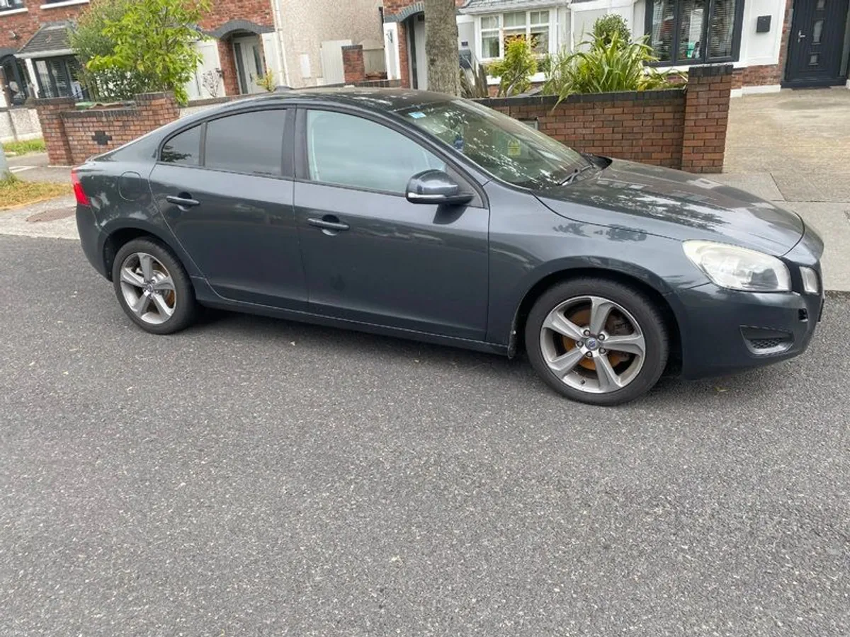 2012 Volvo s60 breaking for parts - Image 1