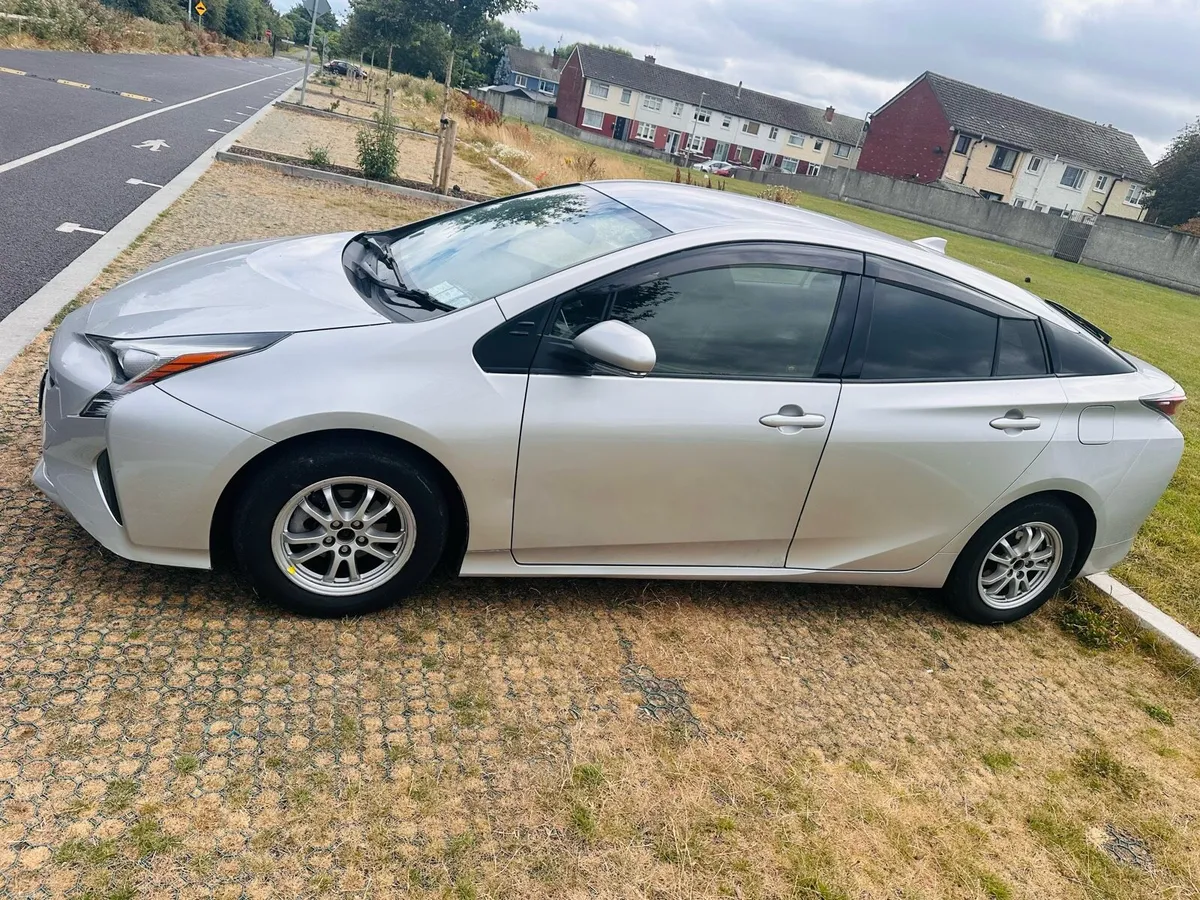 Toyota prius hybrid - Image 4
