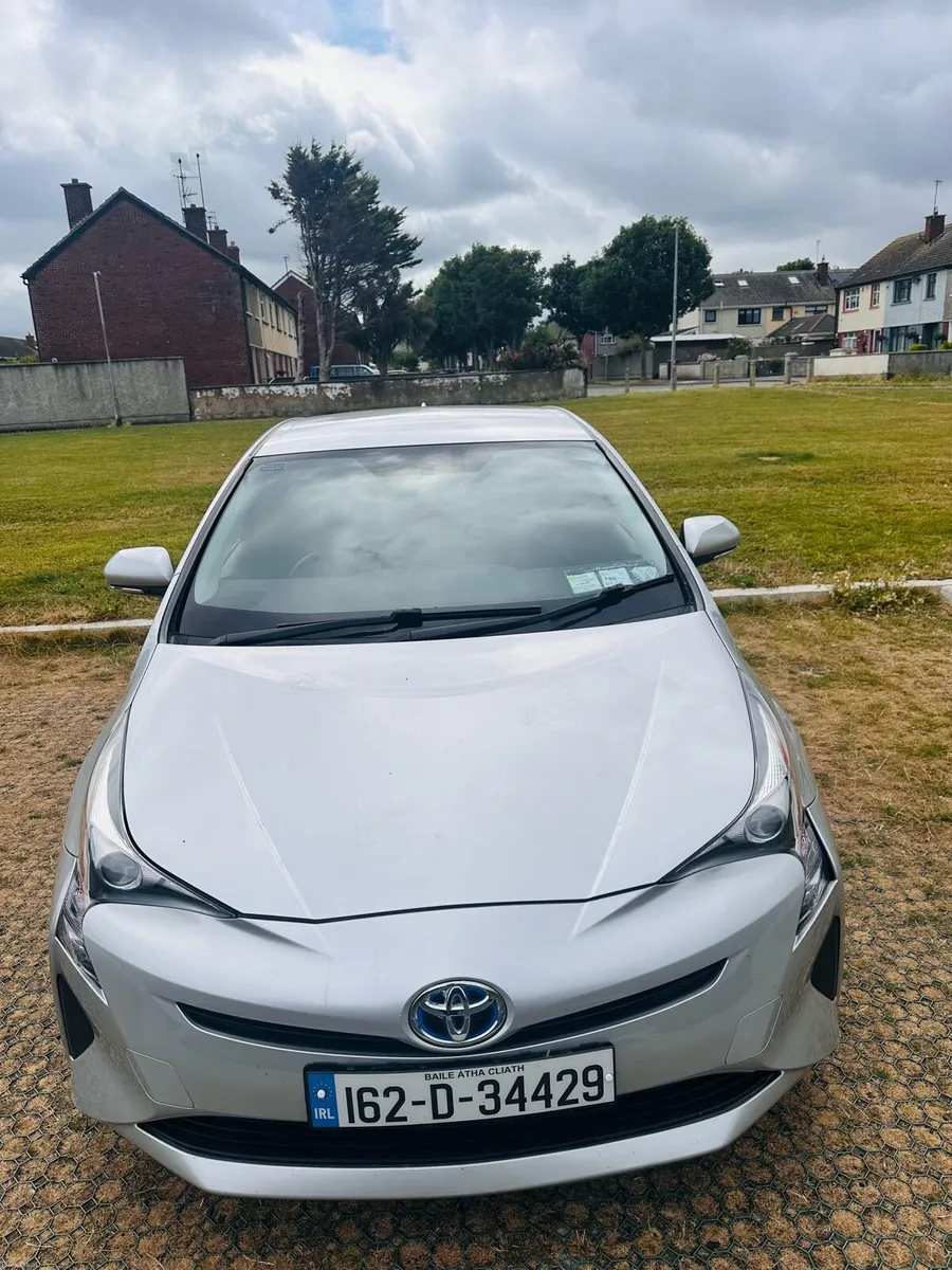 Toyota prius hybrid - Image 2