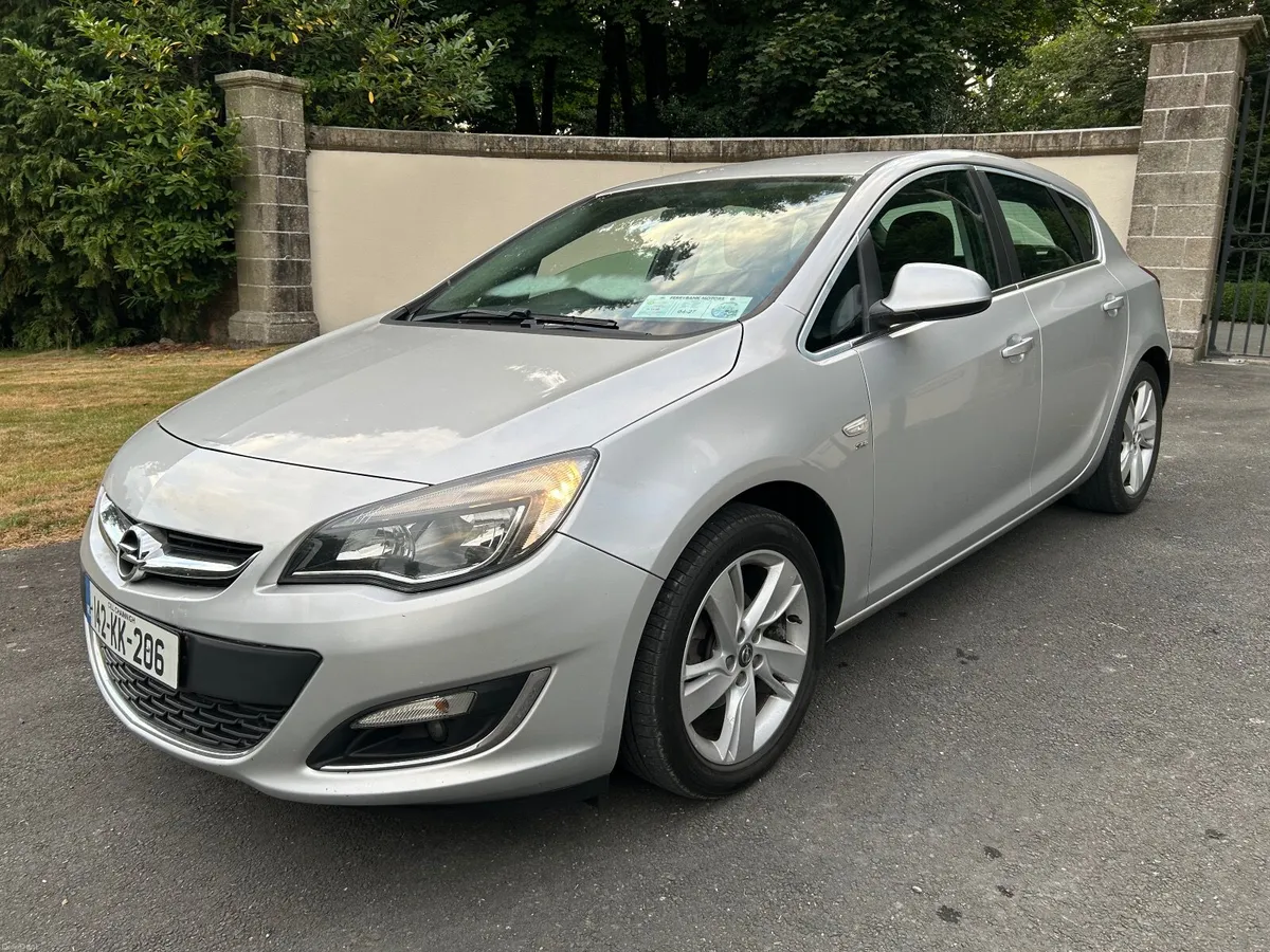 Opel Astra SRI 2014 - Image 1