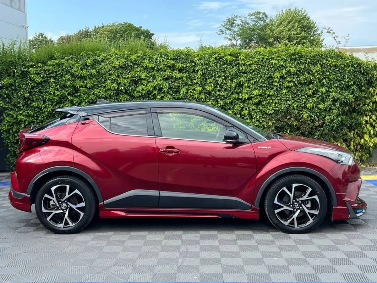 Toyota C-HR G-LED MODELLISTA 1.8 HYBRID AUTO // VE - Image 2