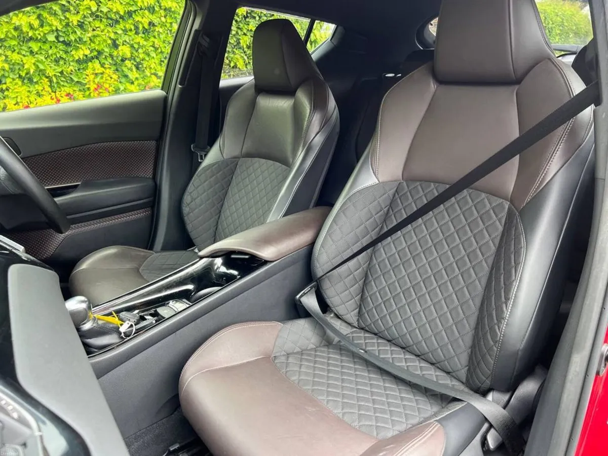 Toyota C-HR G-LED MODELLISTA 1.8 HYBRID AUTO // VE - Image 6