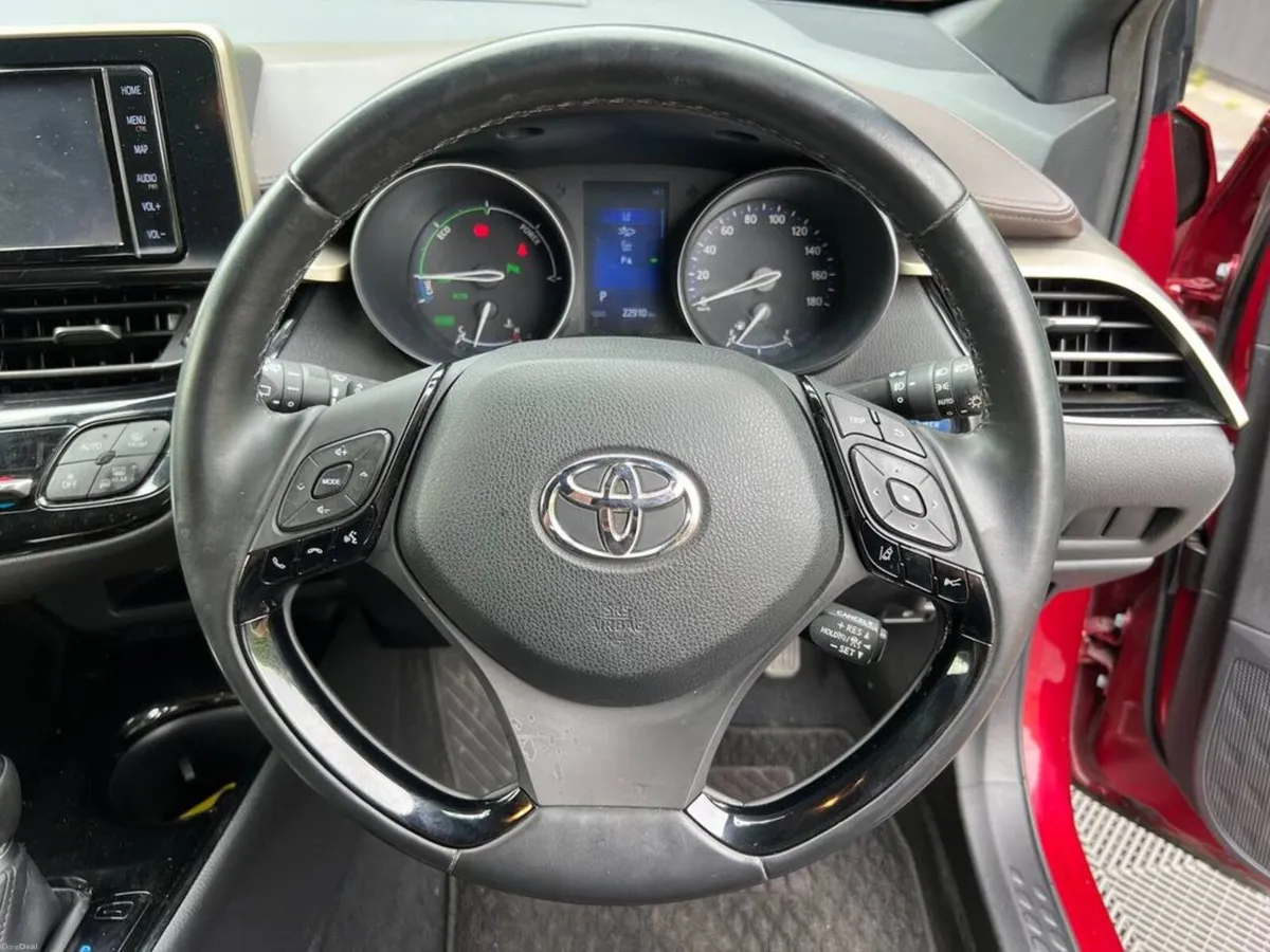 Toyota C-HR G-LED MODELLISTA 1.8 HYBRID AUTO // VE - Image 4