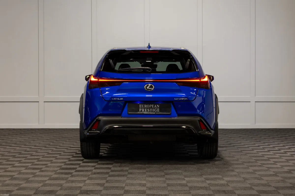 2023 Lexus UX250h F-Sport Design - Image 5