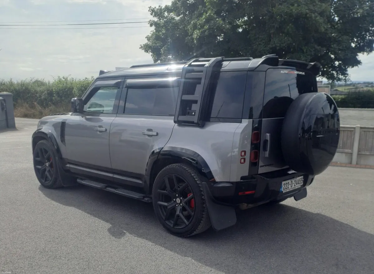 Land Rover Defender - Image 3