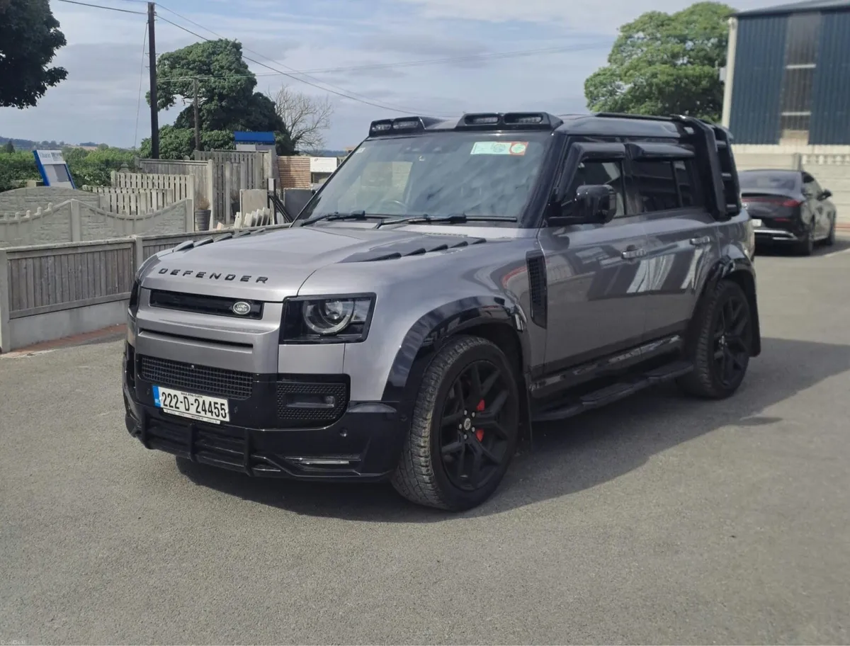Land Rover Defender - Image 1