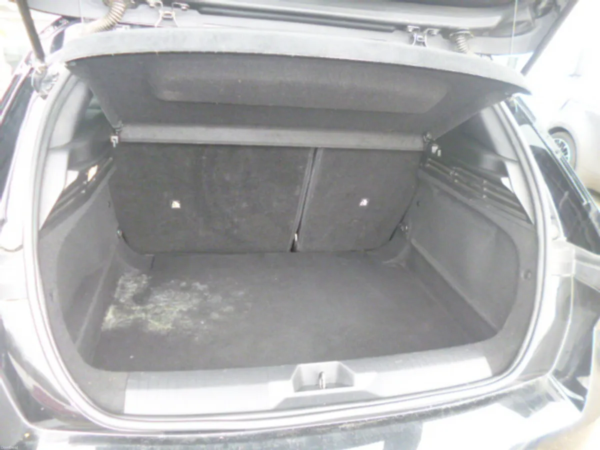 Opel Astra 1.2L Turbo 110PS SC 2023 - Image 5