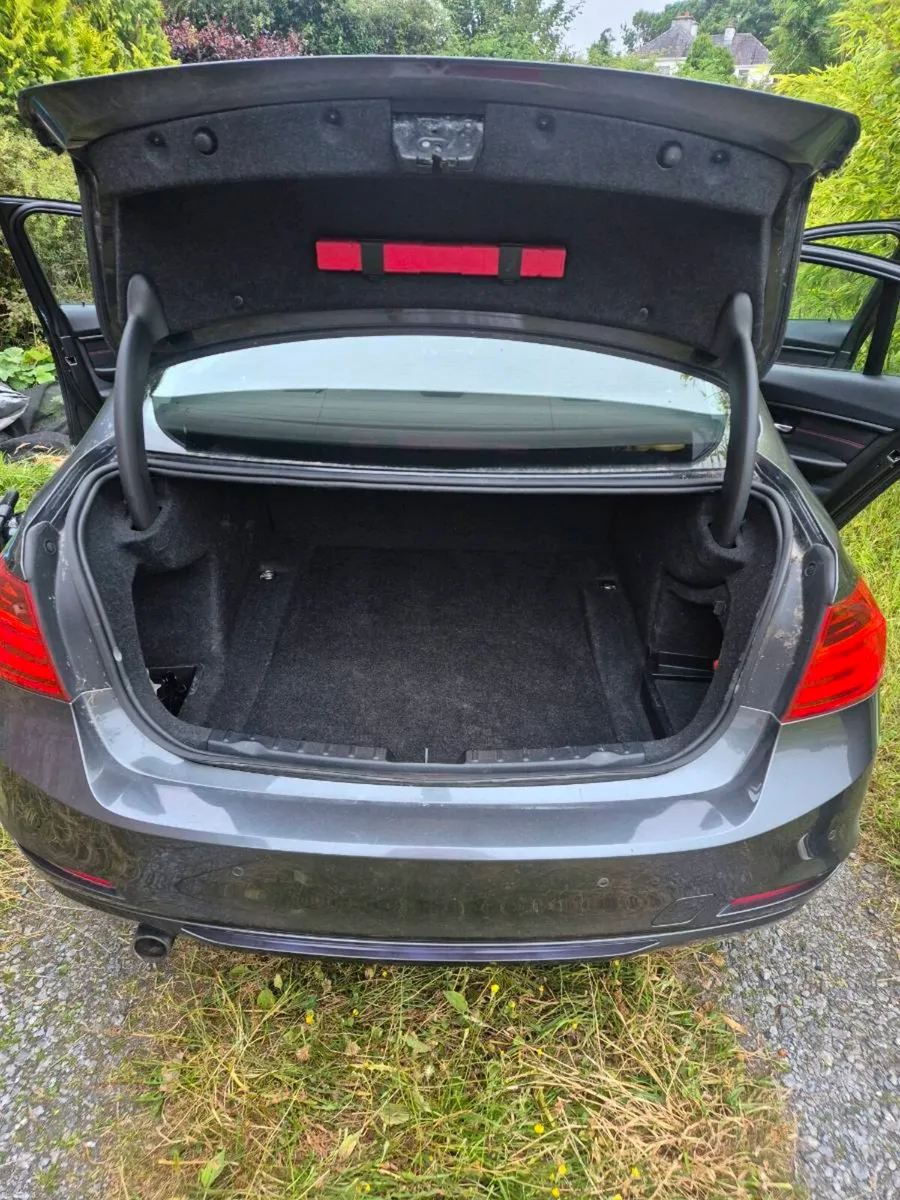 Bmw 3series 320 d sports - Image 4