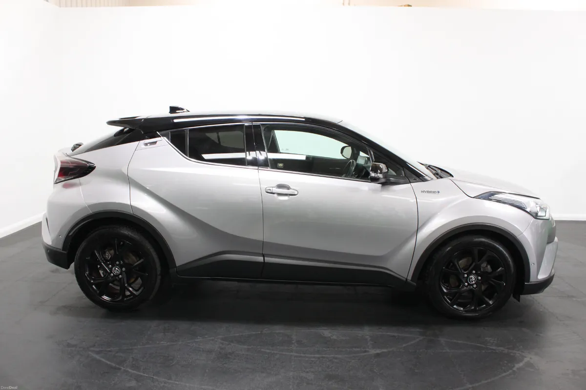 2019 Toyota C-HR Dynamic (Premium Pack) - Image 3