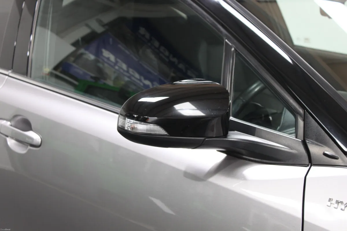 2019 Toyota C-HR Dynamic (Premium Pack) - Image 6