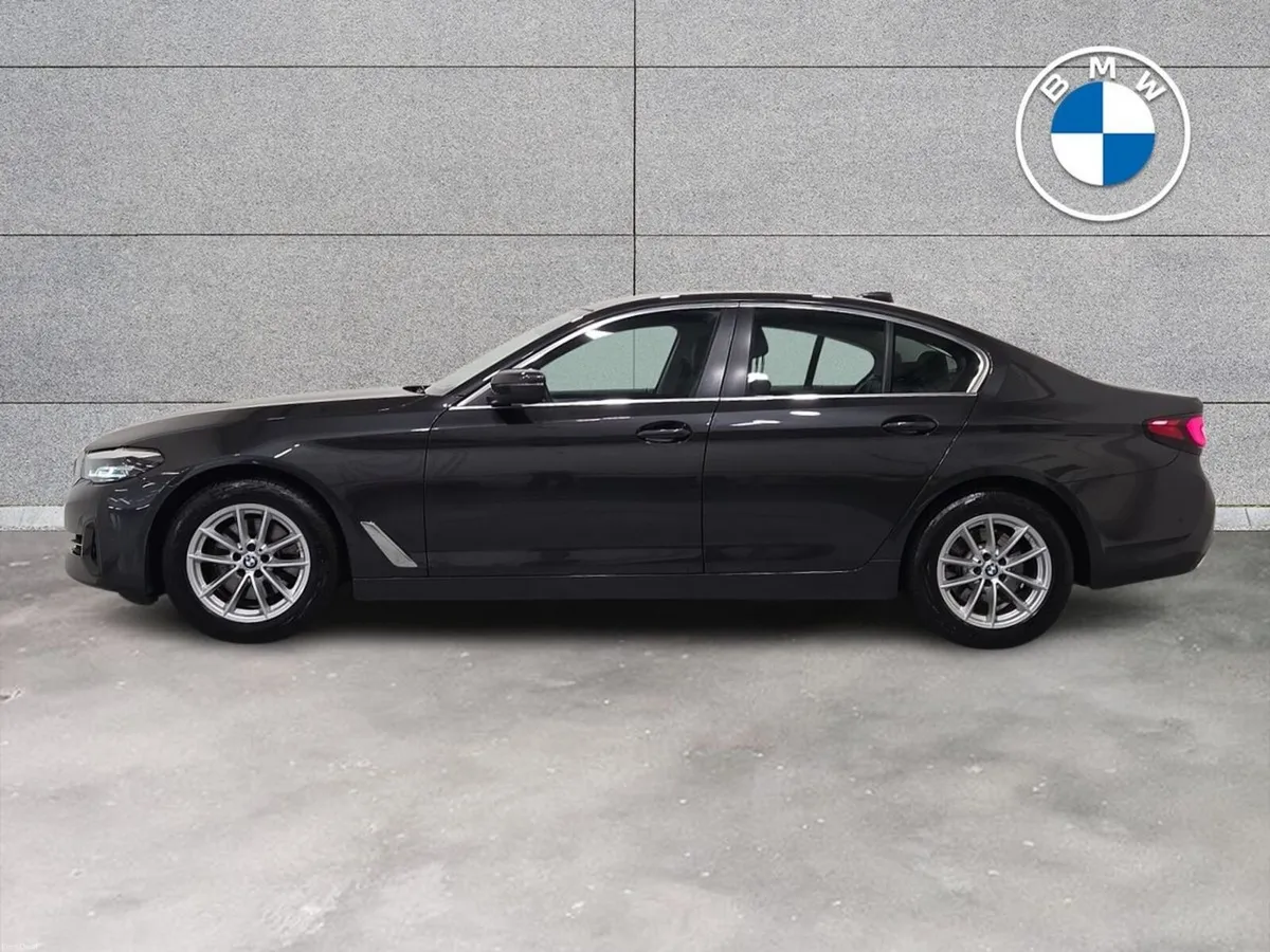 BMW 5-Series 520d SE (MHT) - Image 3
