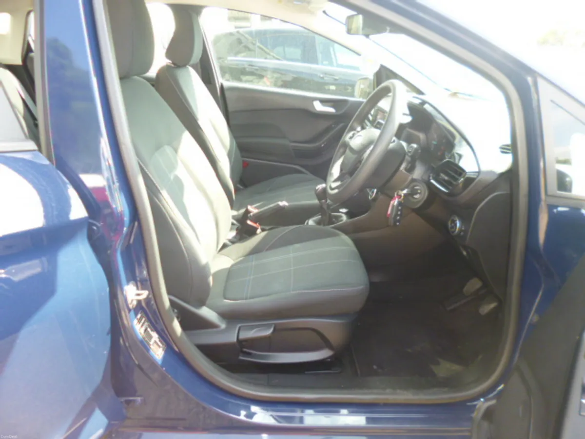 Ford Fiesta ZETEC 1.10 70PS 5SPEED 5DR 2019 - Image 6