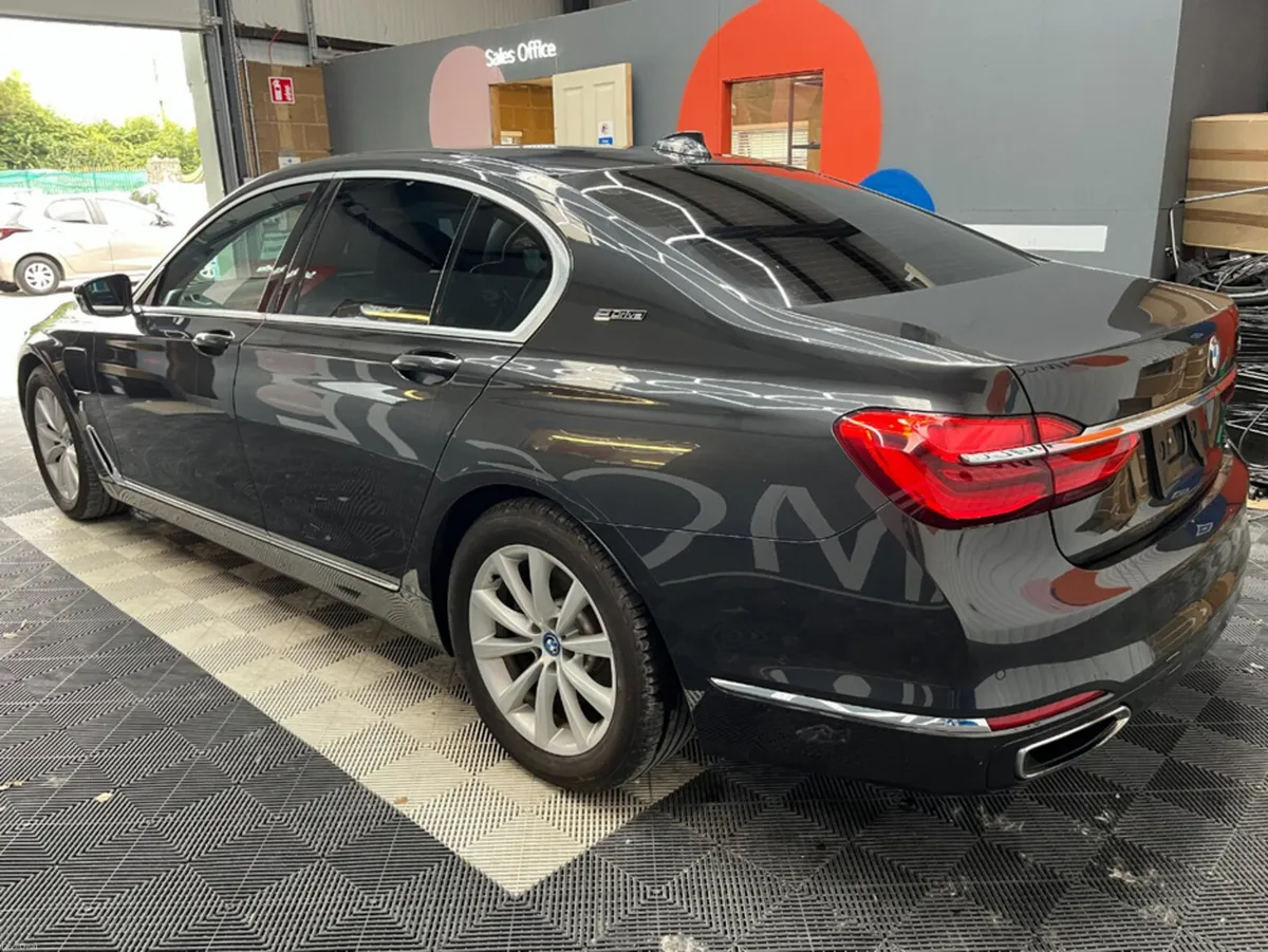 BMW 7-Series 2016 BMW 740e PLUG-IN HYRBID / COOLED - Image 4