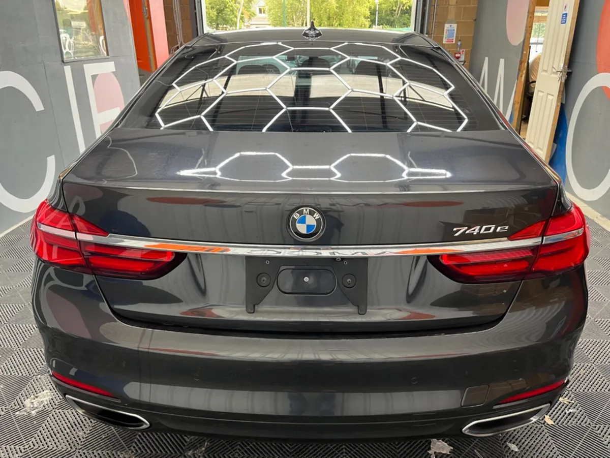 BMW 7-Series 2016 BMW 740e PLUG-IN HYRBID / COOLED - Image 5