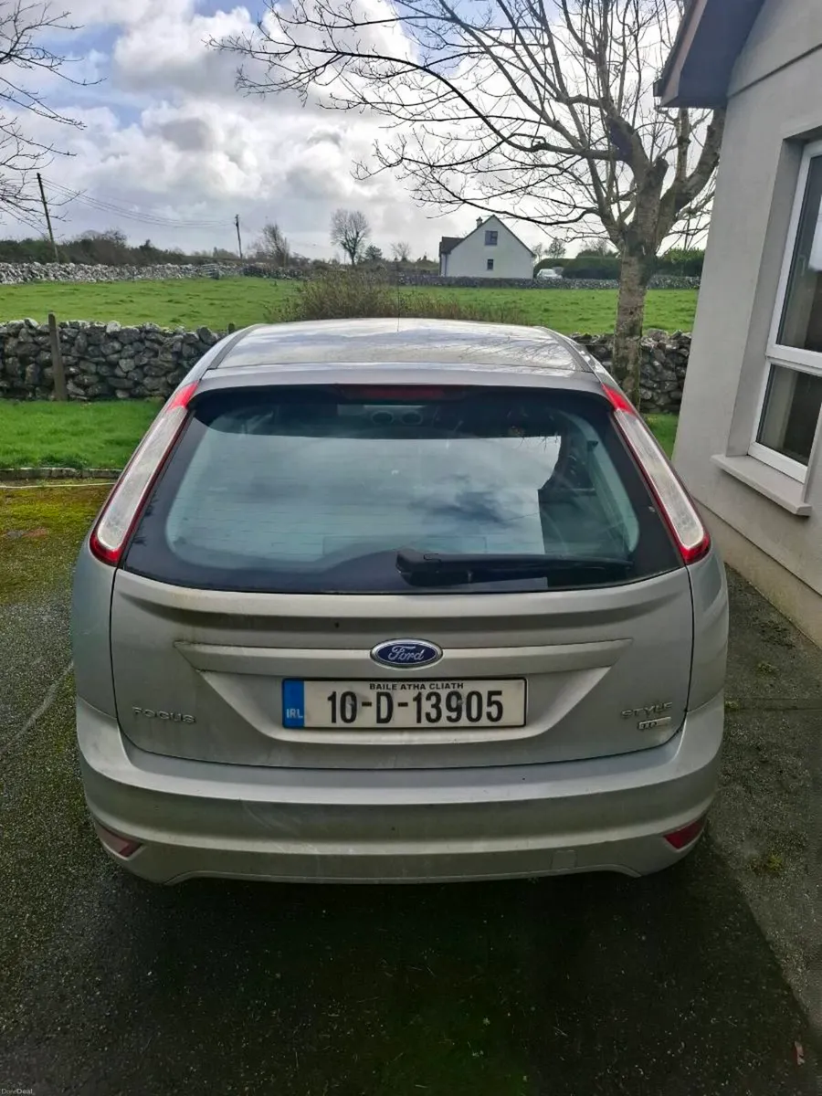 2010 Ford focus - Image 2