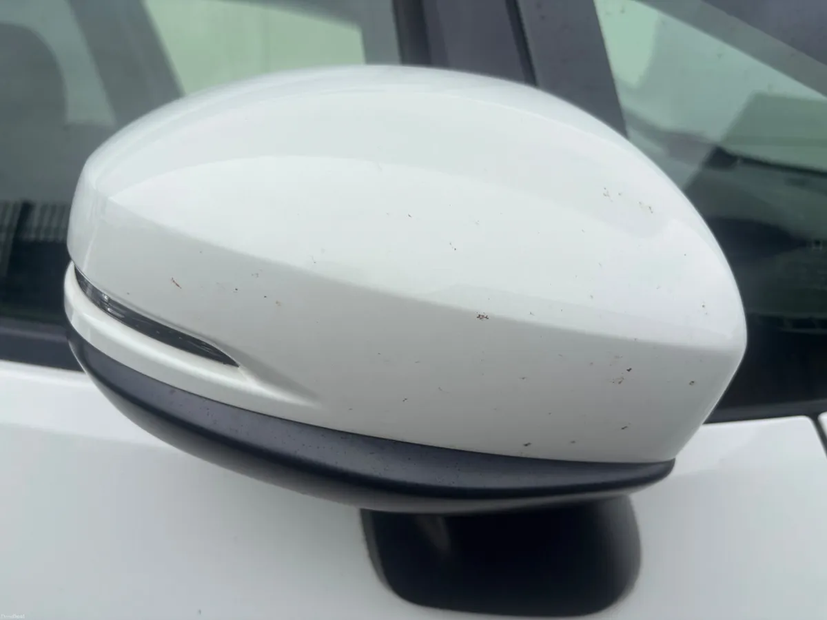 2016 HONDA FIT 1.5I HYBRID A/T NCT TAX - Image 4