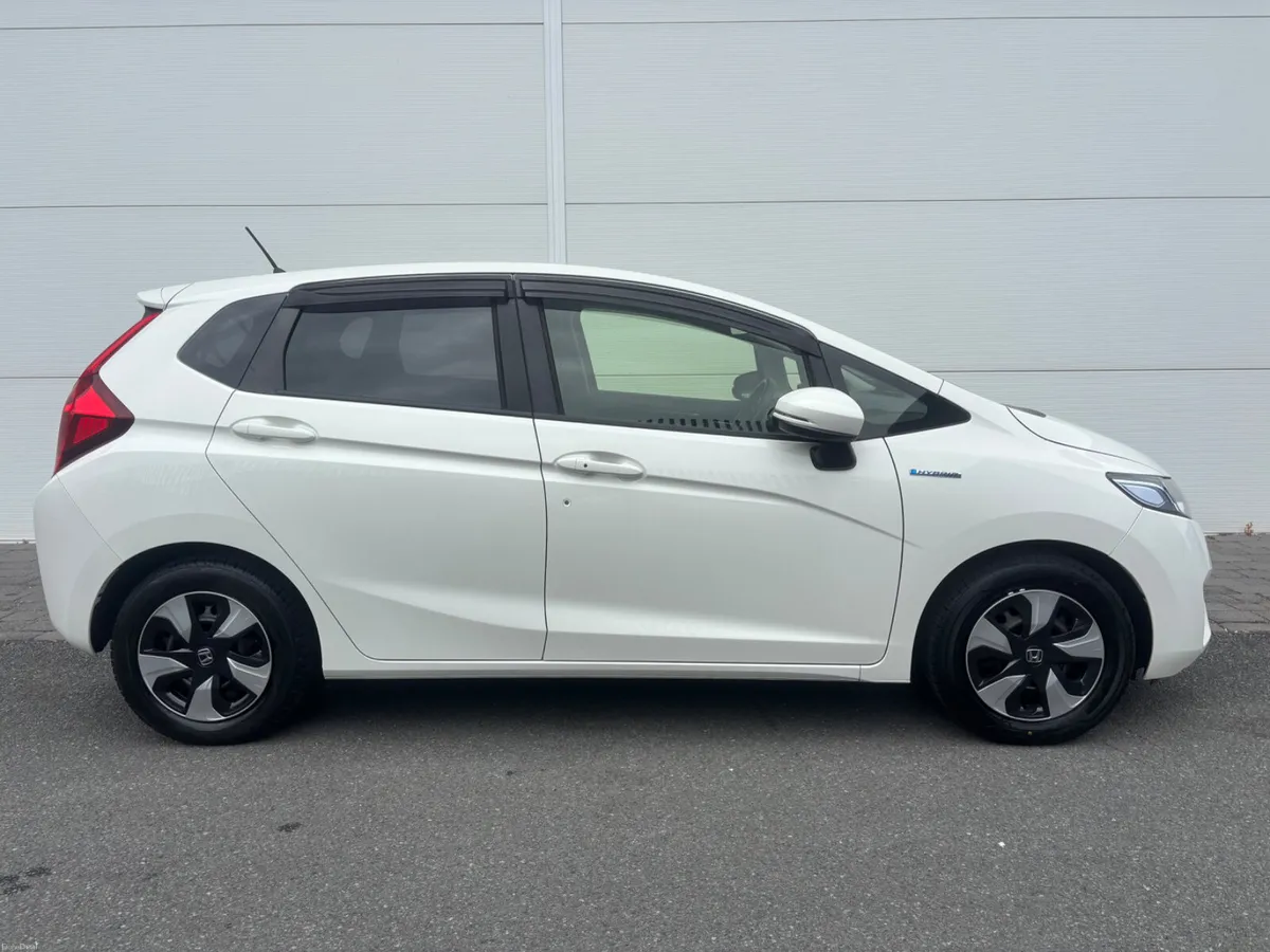 2016 HONDA FIT 1.5I HYBRID A/T NCT TAX - Image 6