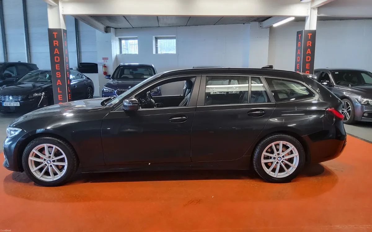 BMW 3-Series 2019 - Image 5
