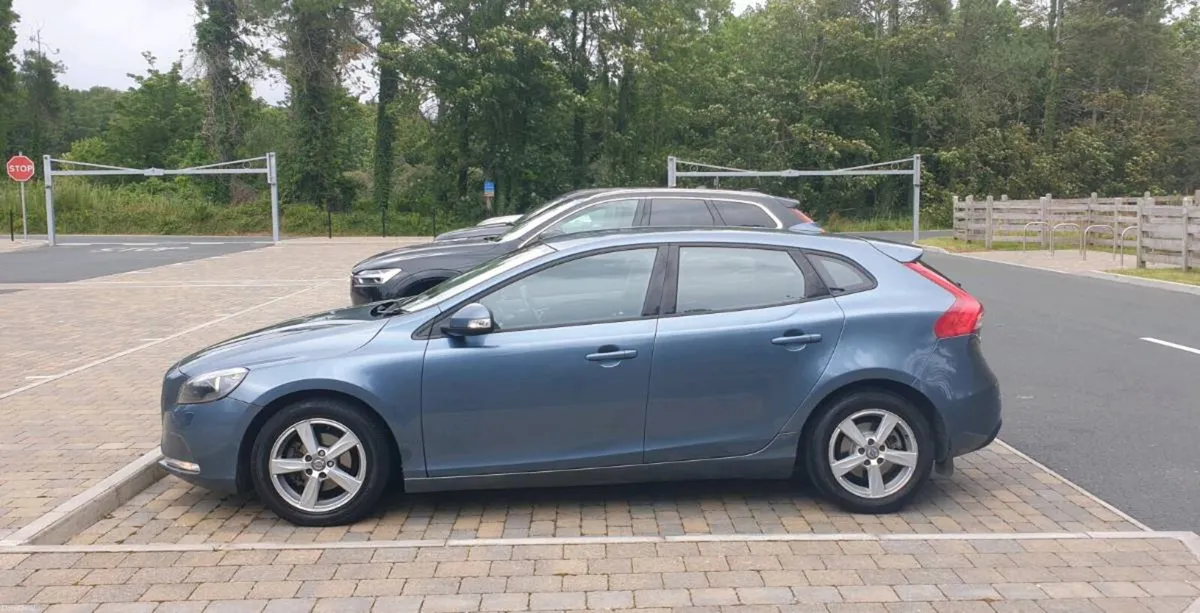 Volvo V40 - Image 5
