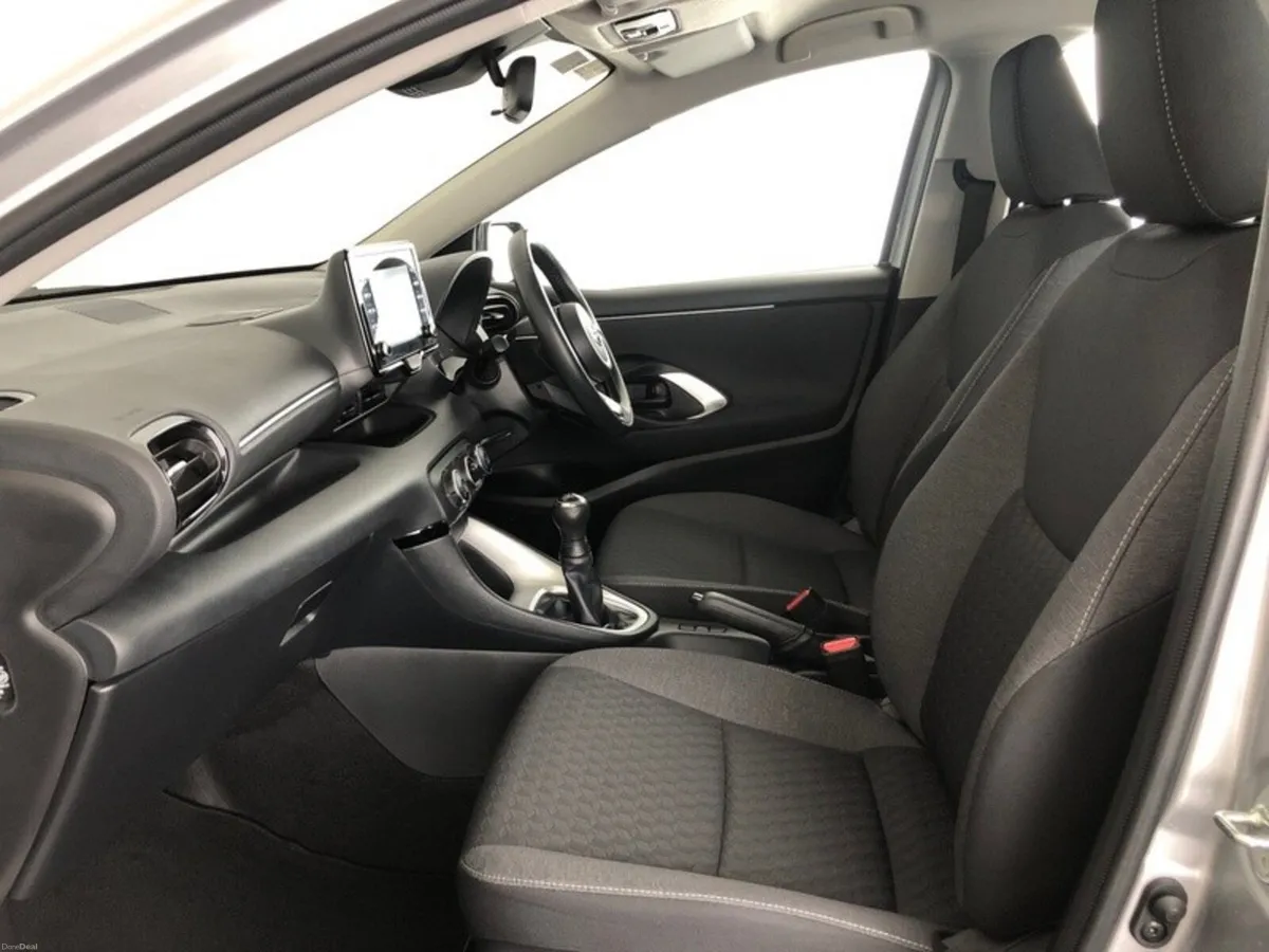 Toyota Yaris 1.0 LUNA 4DR - Image 6