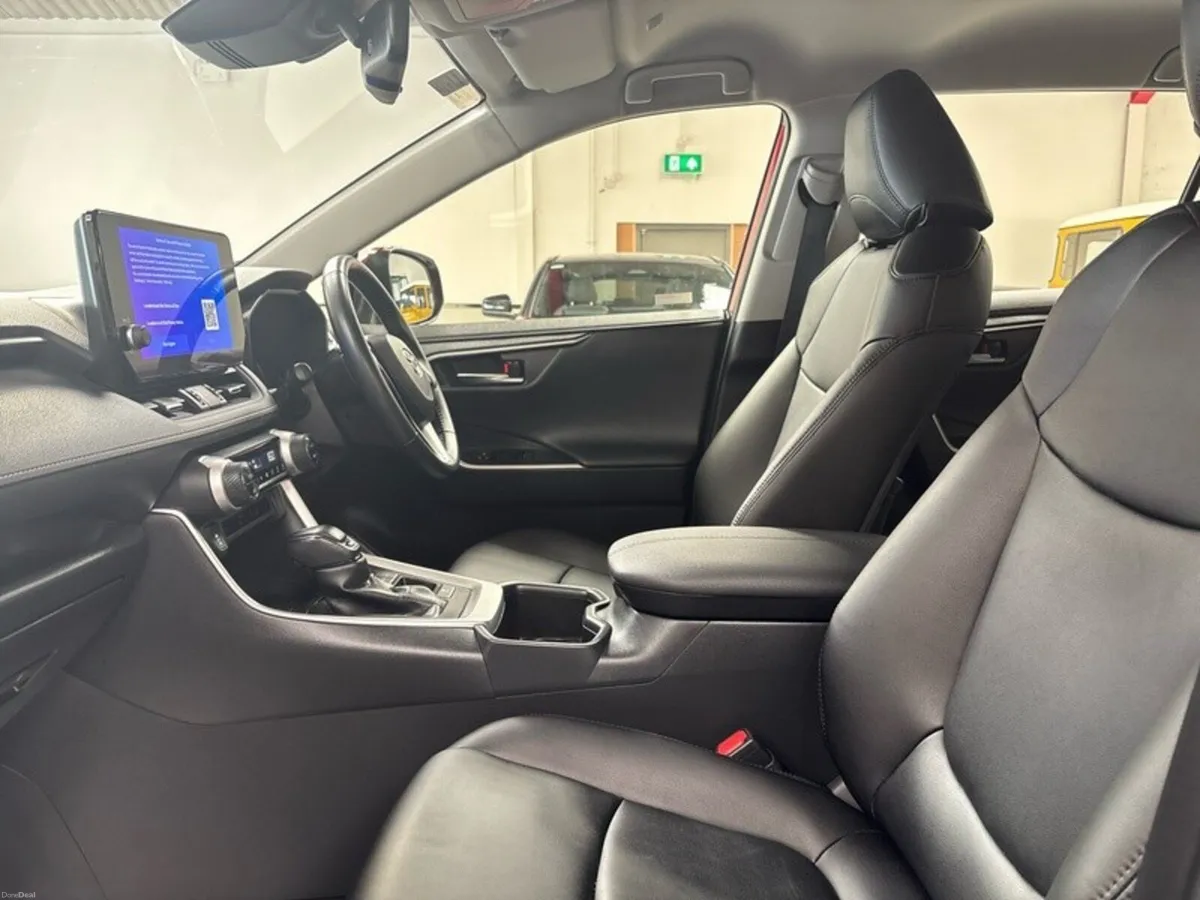 Toyota RAV4 HYBRID LUNA 4DR AUTO ** Black leather - Image 6