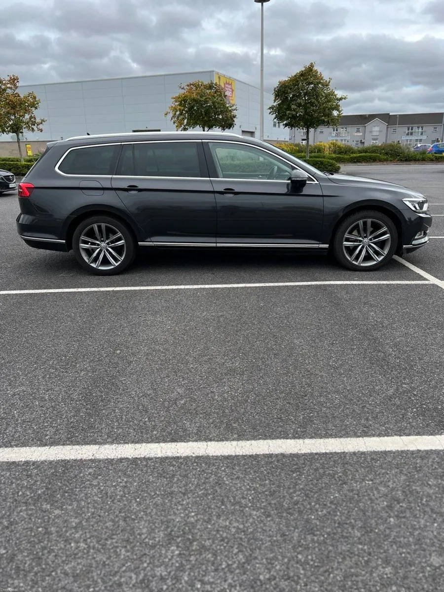 Volkswagen Passat 2018 - Image 2