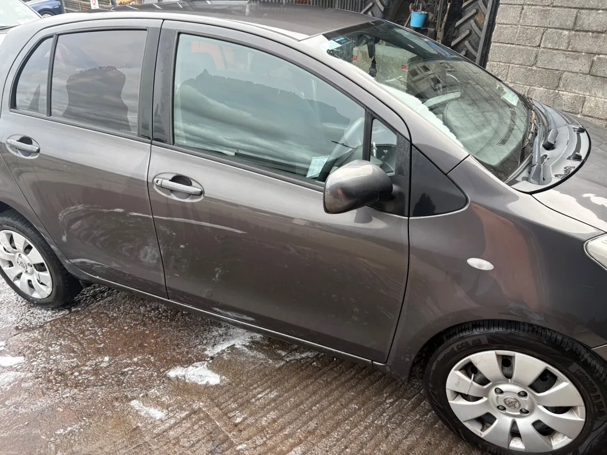 Toyota Yaris 2011 Automatic - Image 3