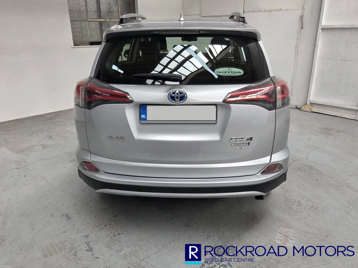 Toyota RAV4 Hybrid Sol,  2016 - Image 3
