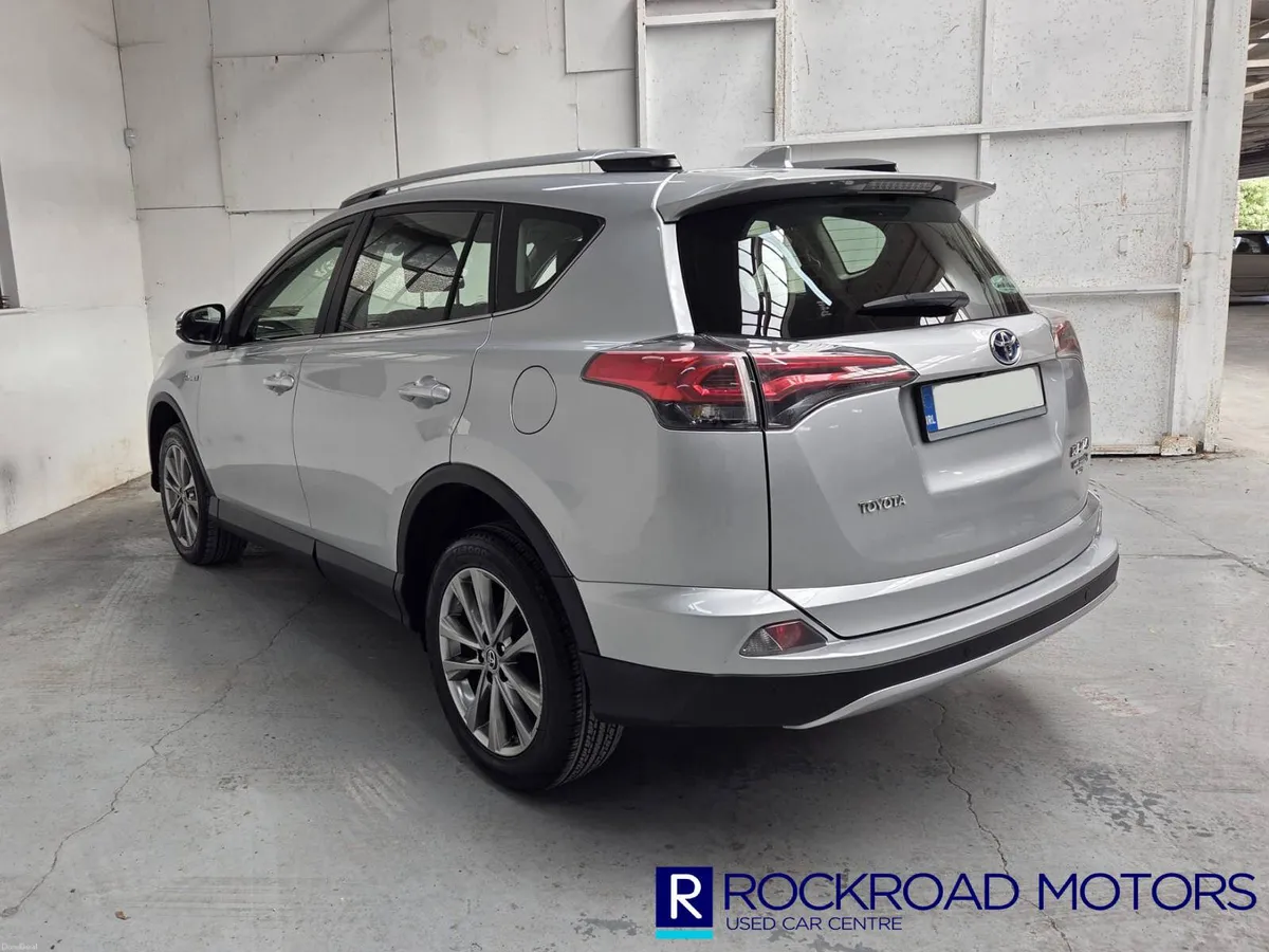 Toyota RAV4 Hybrid Sol,  2016 - Image 2