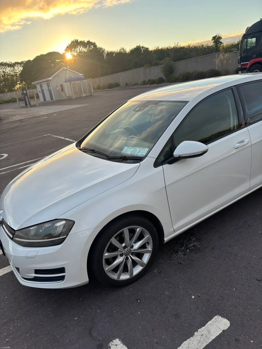 2016 Volkswagen Golf - Image 2