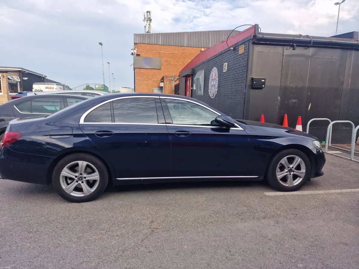 Mercedes E220 d - Image 2