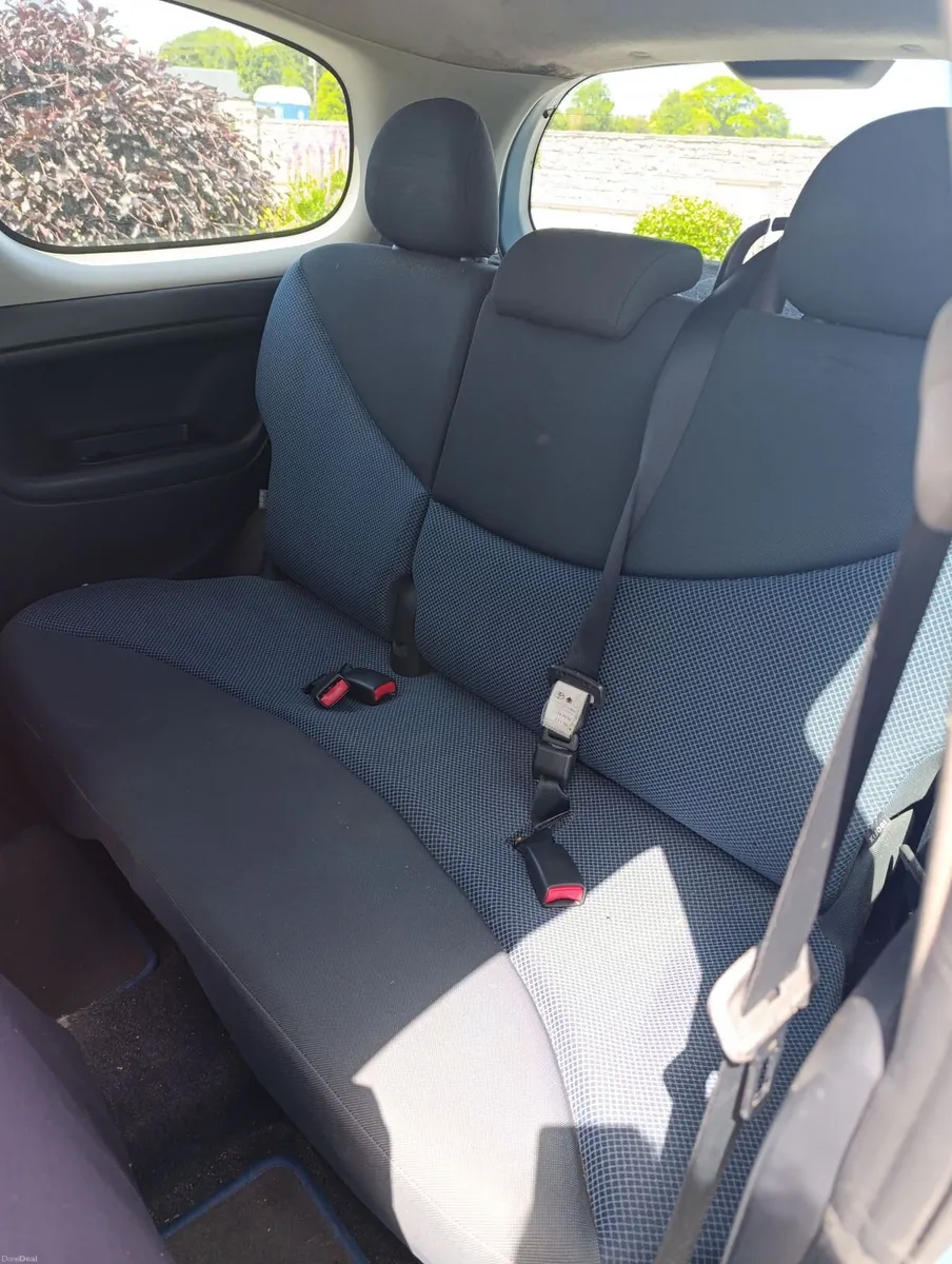 Toyota Yaris 2005 - Image 5
