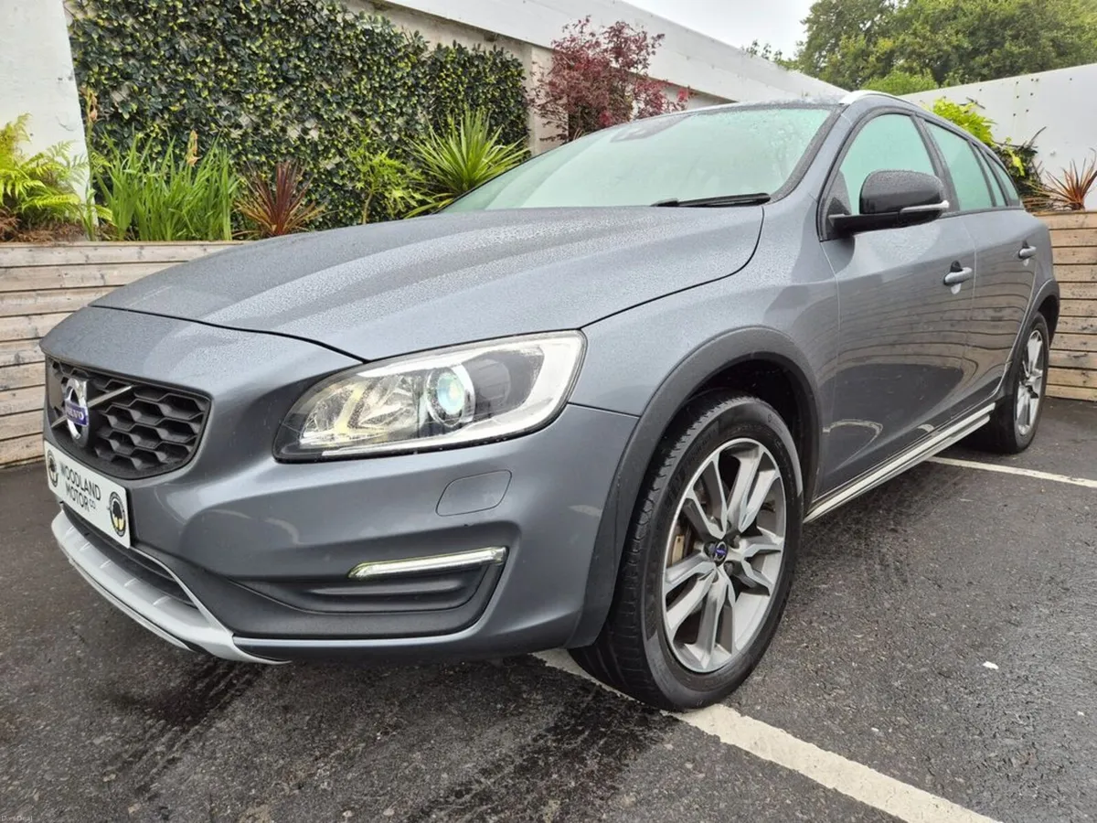 Volvo V60 2.0 D4 AUTO / CLASSIC SPEC / LOW MILEAGE - Image 1