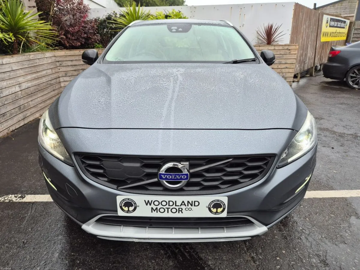 Volvo V60 2.0 D4 AUTO / CLASSIC SPEC / LOW MILEAGE - Image 4