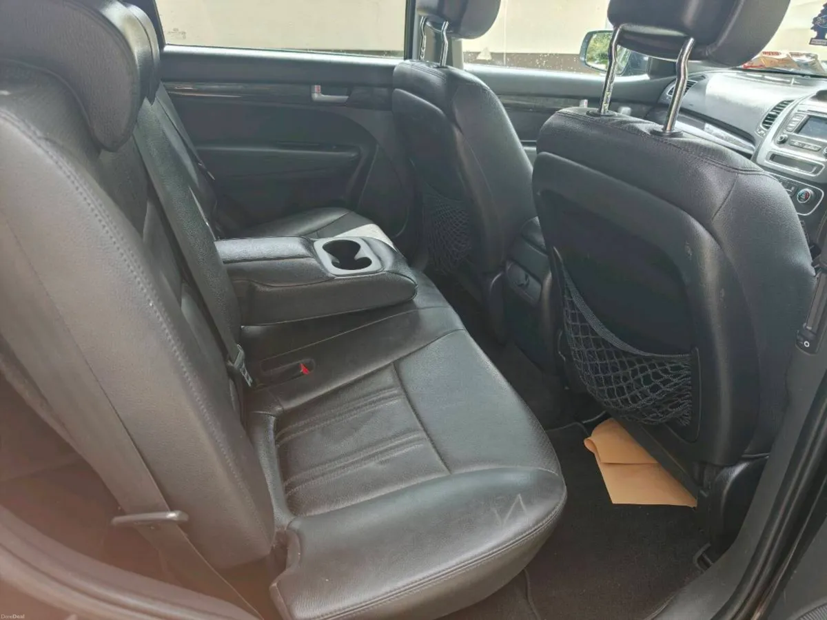 Kia Sorento Diesel AWD option 7 Seats - Image 6