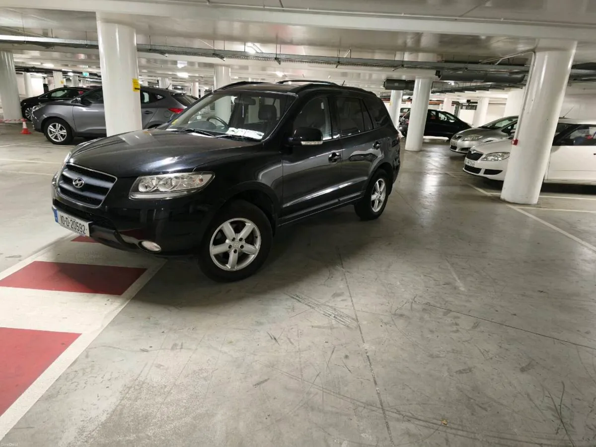Hyundai Santa fe very low km - Image 5