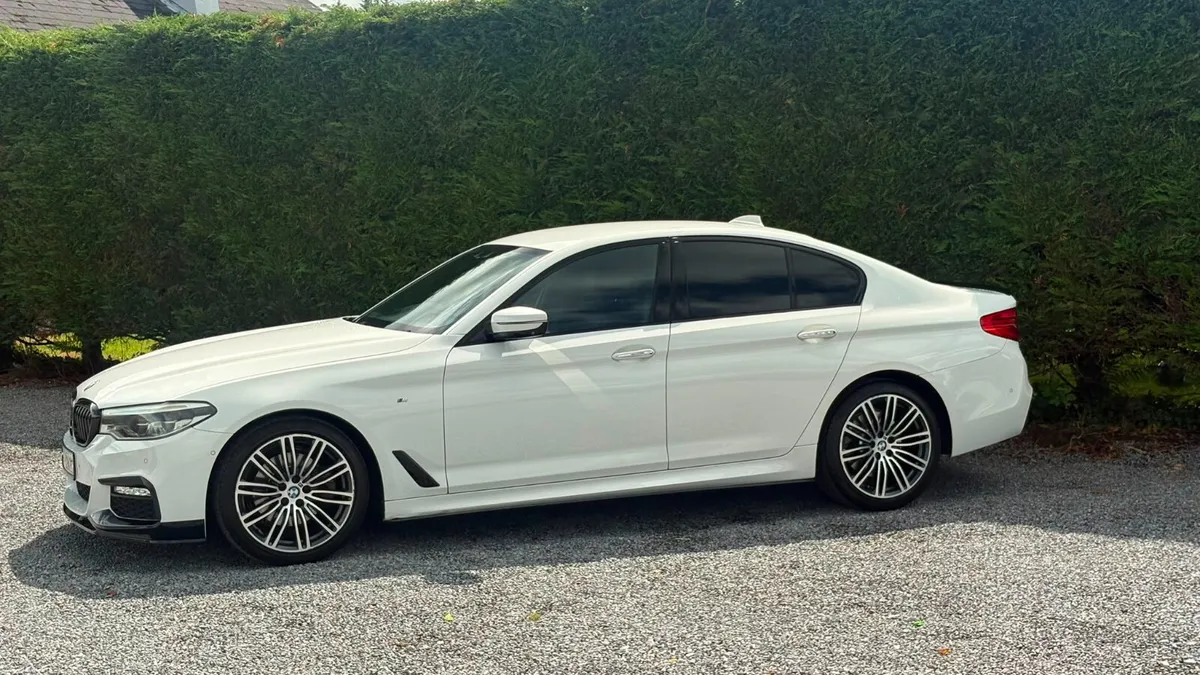 BMW 5-Series 2017 - Image 2