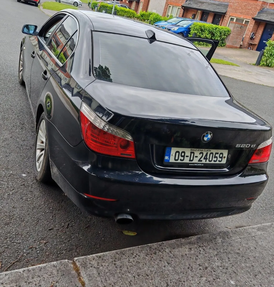 BMW 5-Series 2009 - Image 2