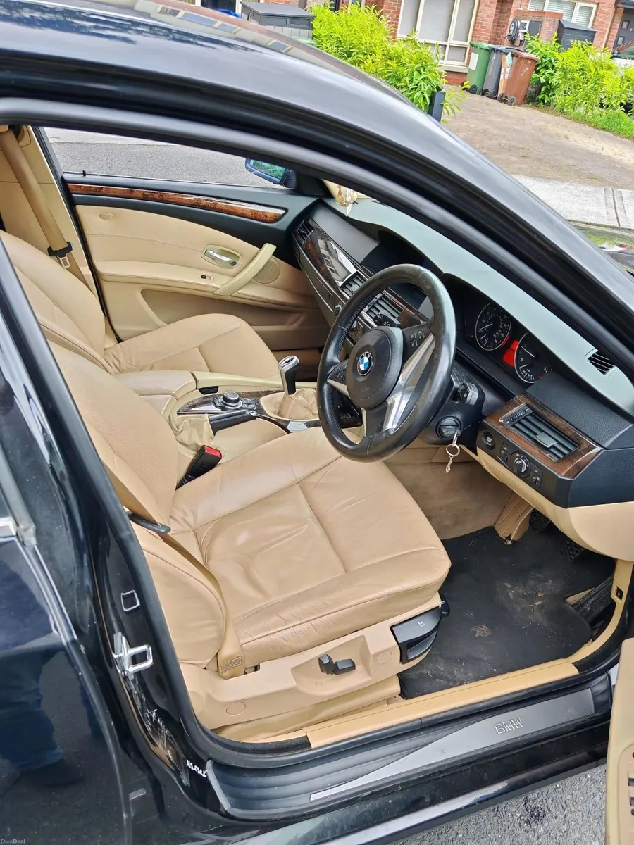BMW 5-Series 2009 - Image 4