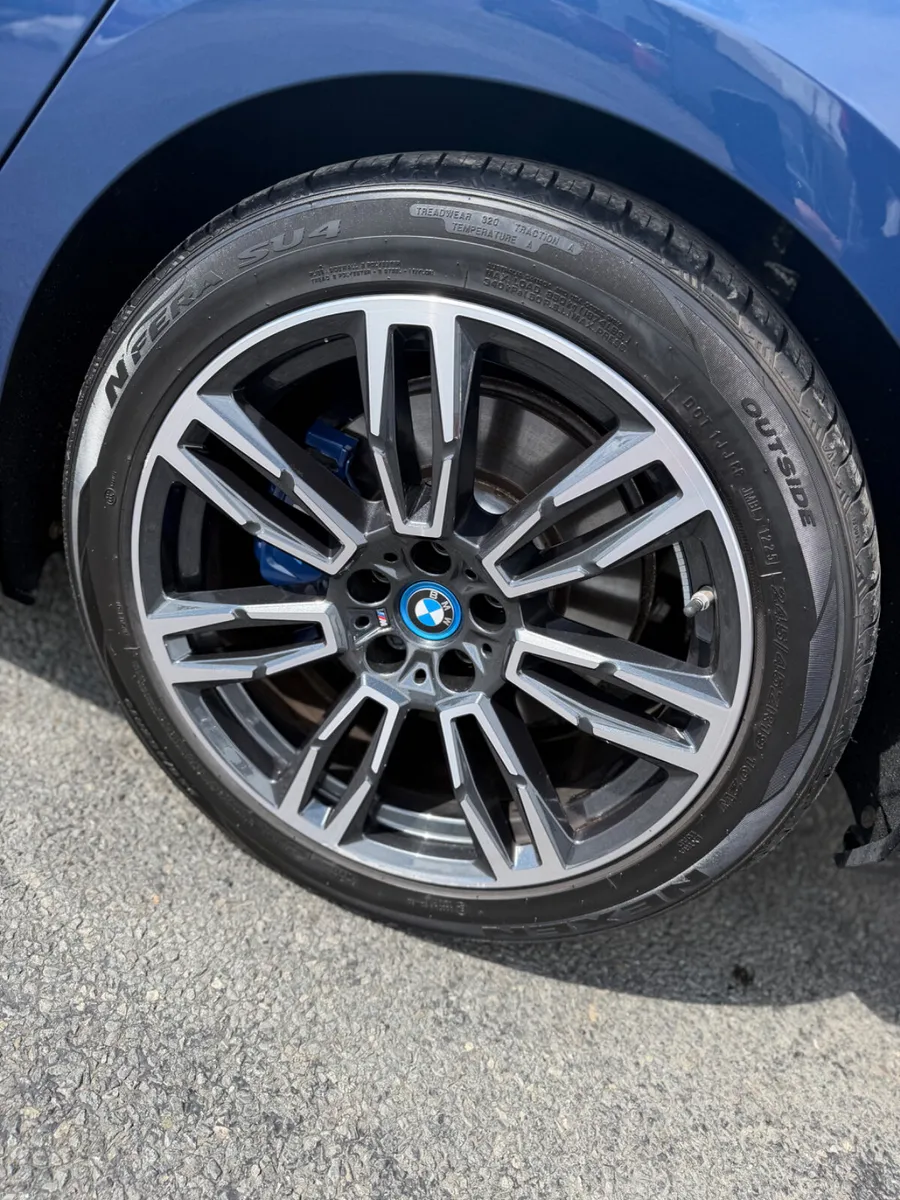 BMW 5-Series 2025 - Image 6