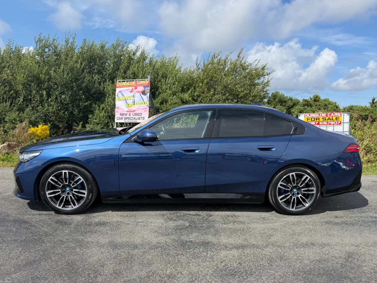 BMW 5-Series 2025 - Image 2