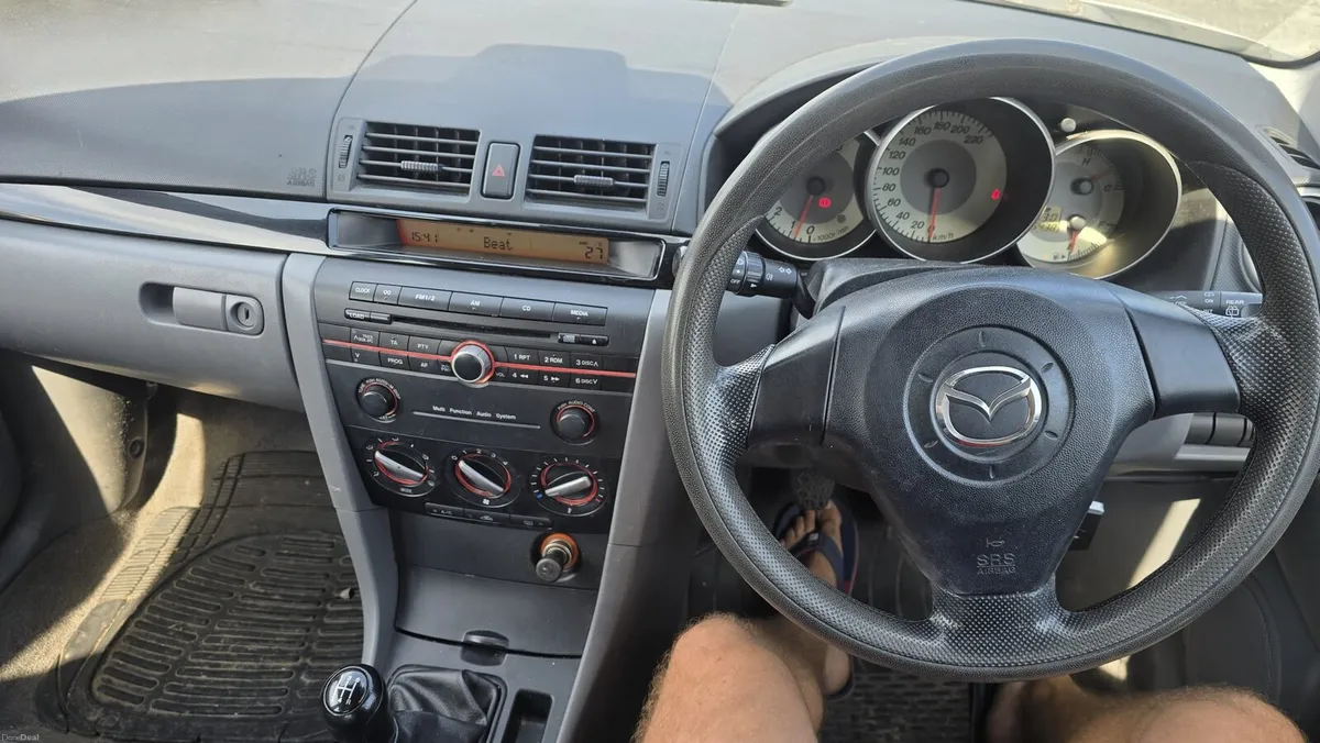 09 Mazda3 1.3 petrol manual - Image 3