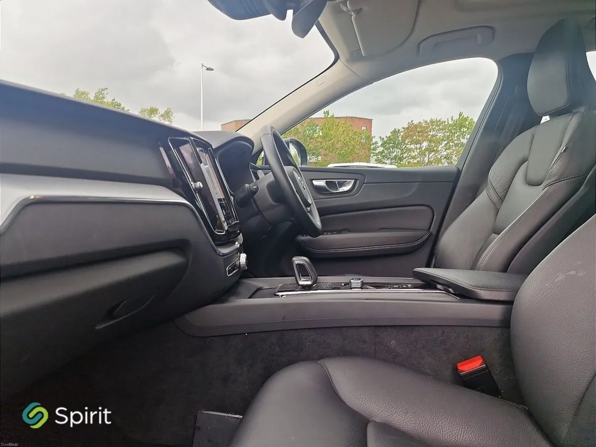 Volvo XC60 B4 Momentum Diesel - Image 3