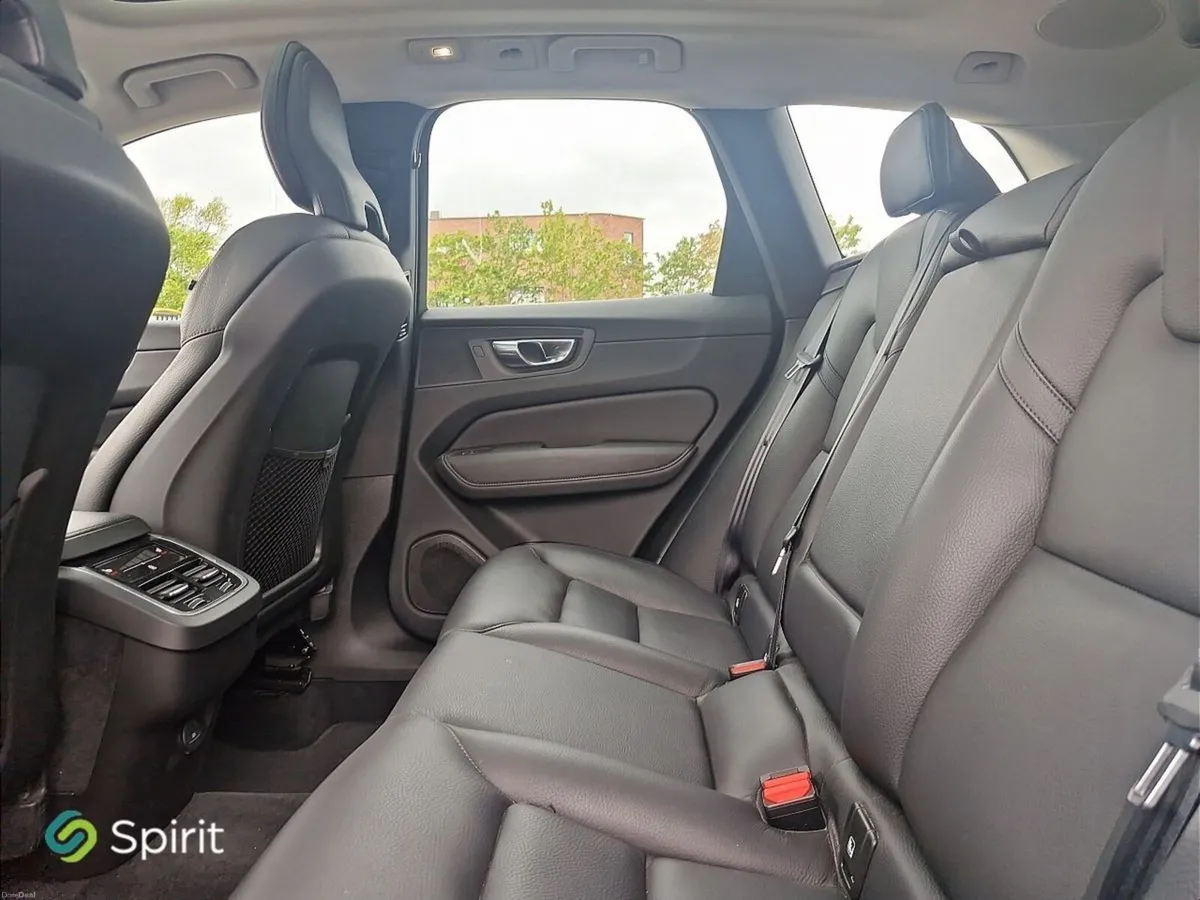 Volvo XC60 B4 Momentum Diesel - Image 5