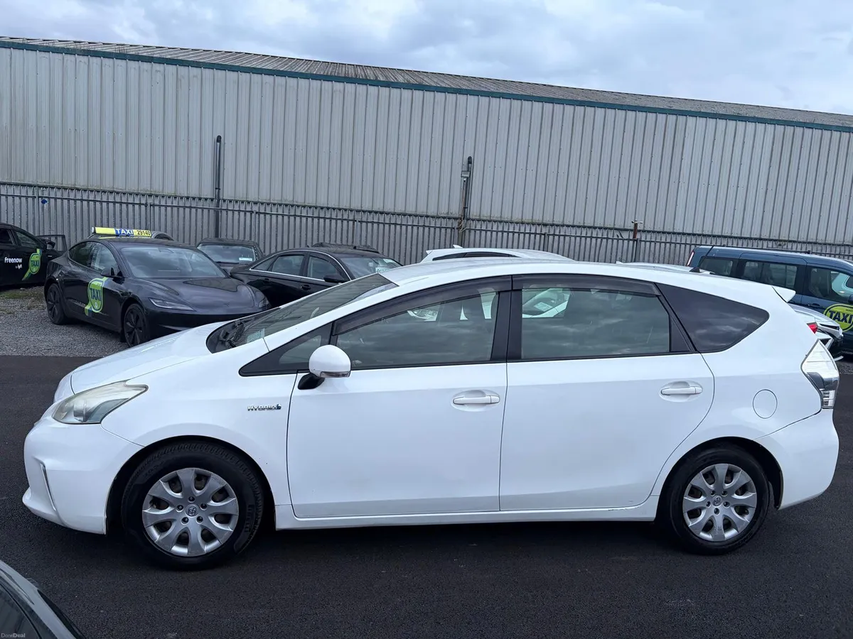 Toyota Prius 2013 5 SEATER HYBRID AUTOMATIC - Image 6