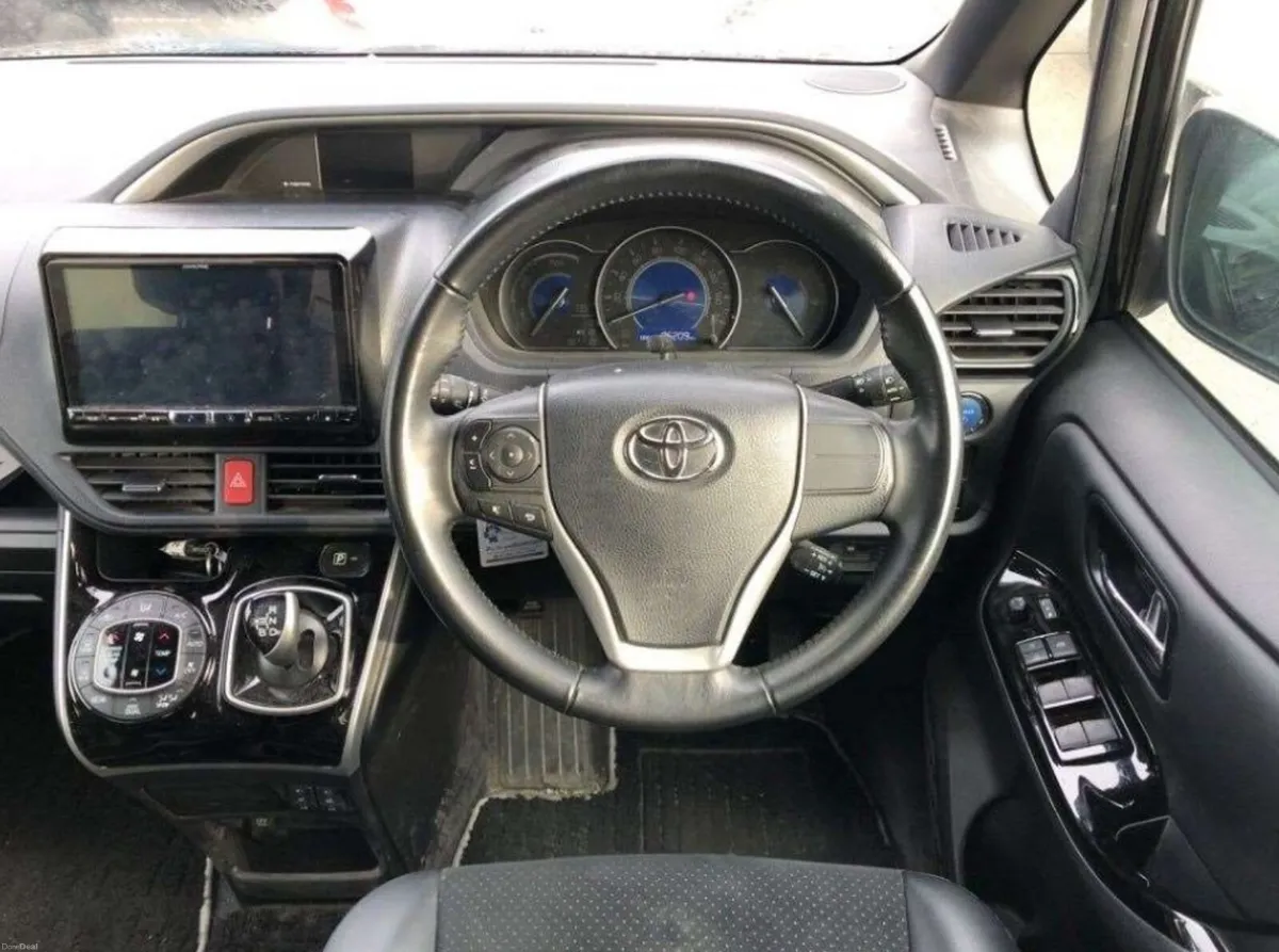 2021 Toyota Voxy 1.8 ATUO HV ZS KIRAMEKI TOP SPEC - Image 6