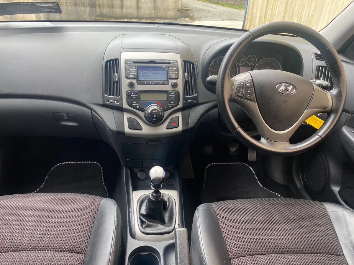 Hyundai i30 2010///PETROL///DELUXE/// - Image 6