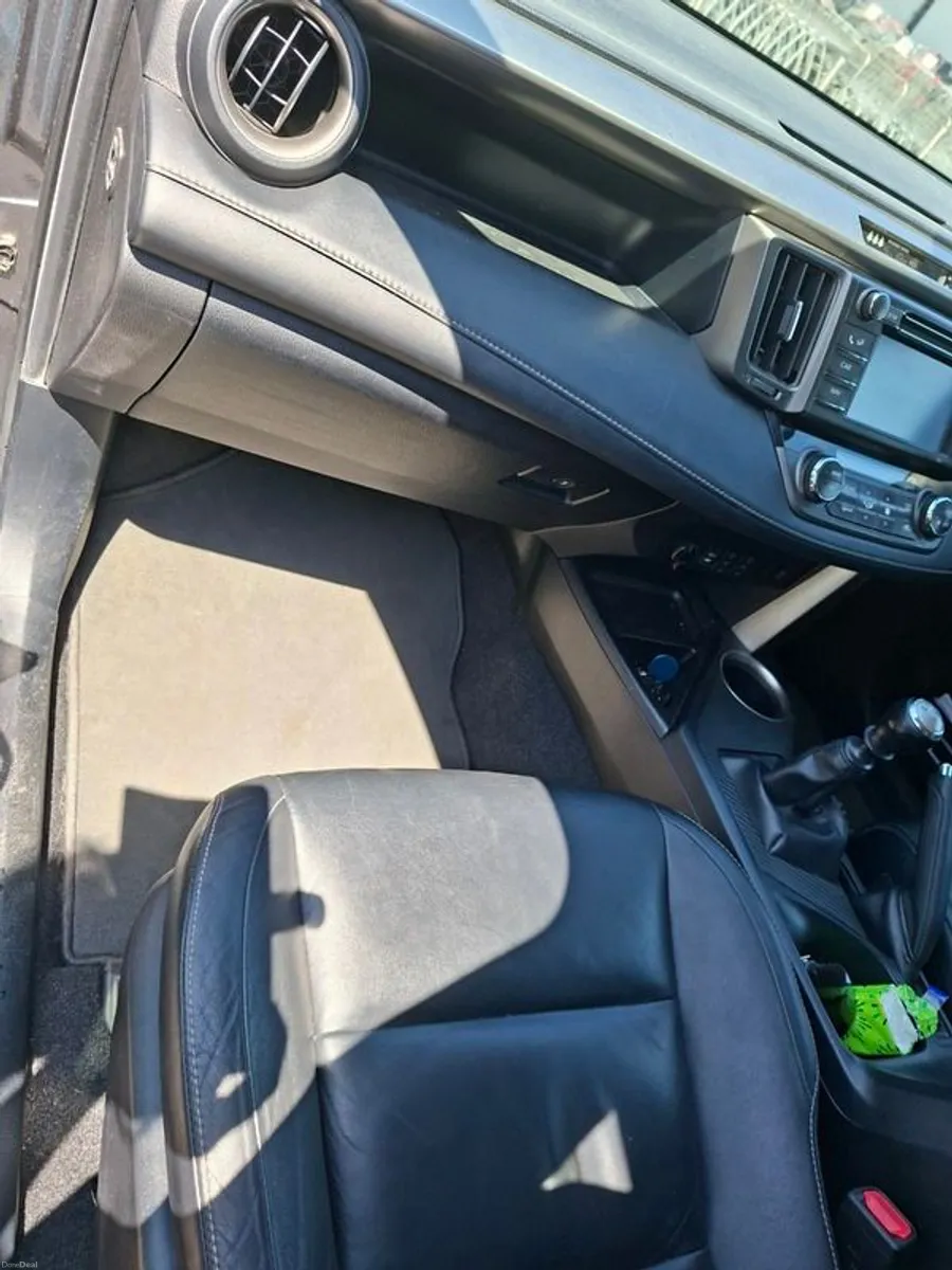 2015 Toyota Rav4 - Image 6