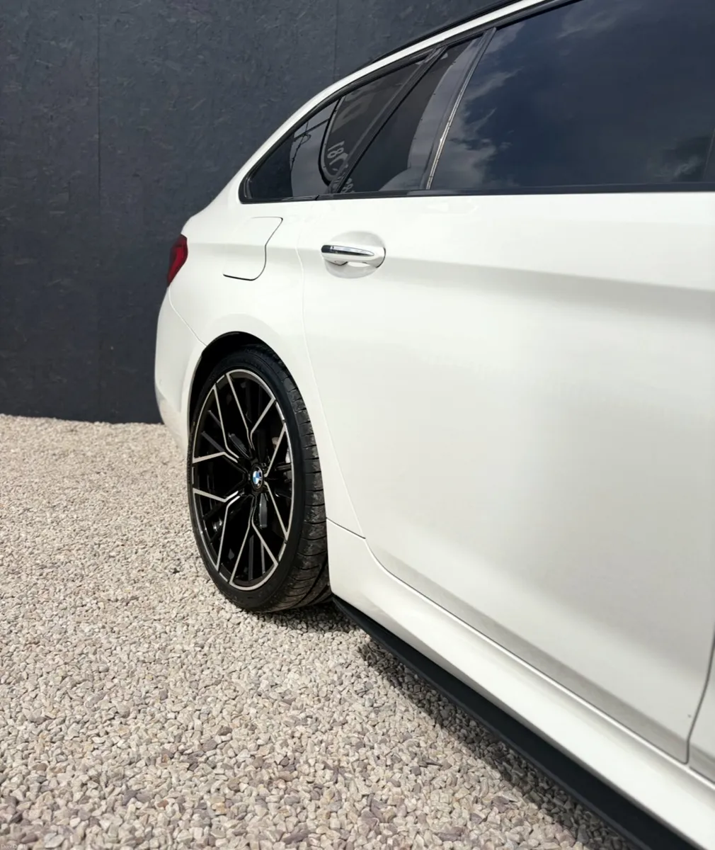 BMW 5 Series 2.0 Diesel G31 Touring M Sport - Image 4