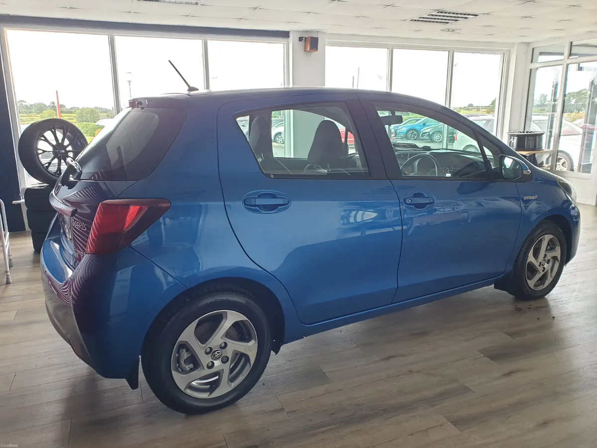 Toyota Yaris 1.5 HYBRID - Image 3